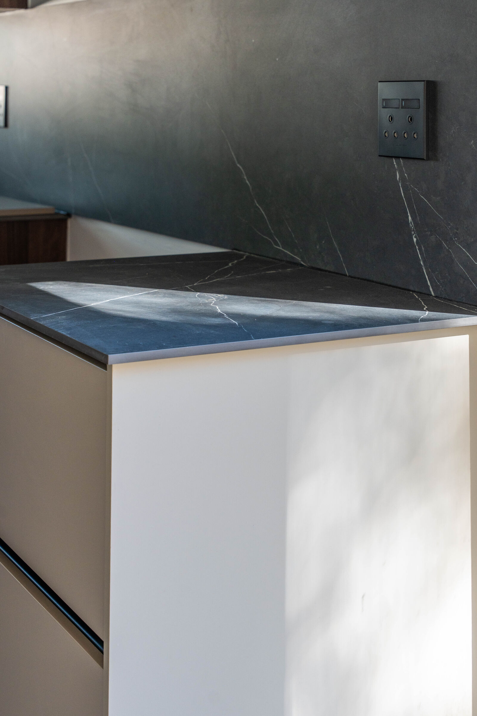 Greenside Residence — worktop overhang detail, designed, manufactured and installed by The Kitchen Studio.