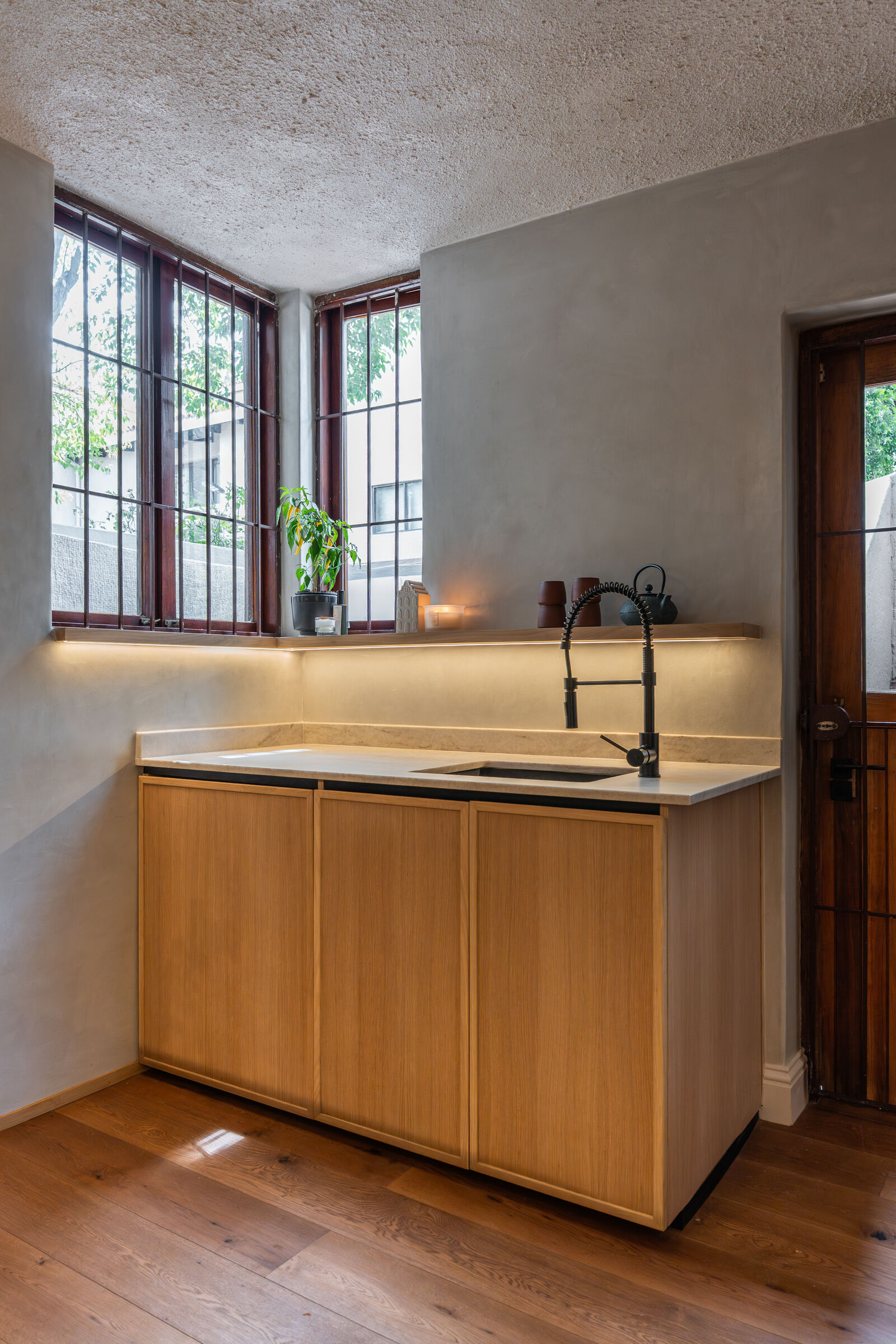 Bedford Park Residence — kitchen seen from the dining room, designed, manufactured and installed by The Kitchen Studio.